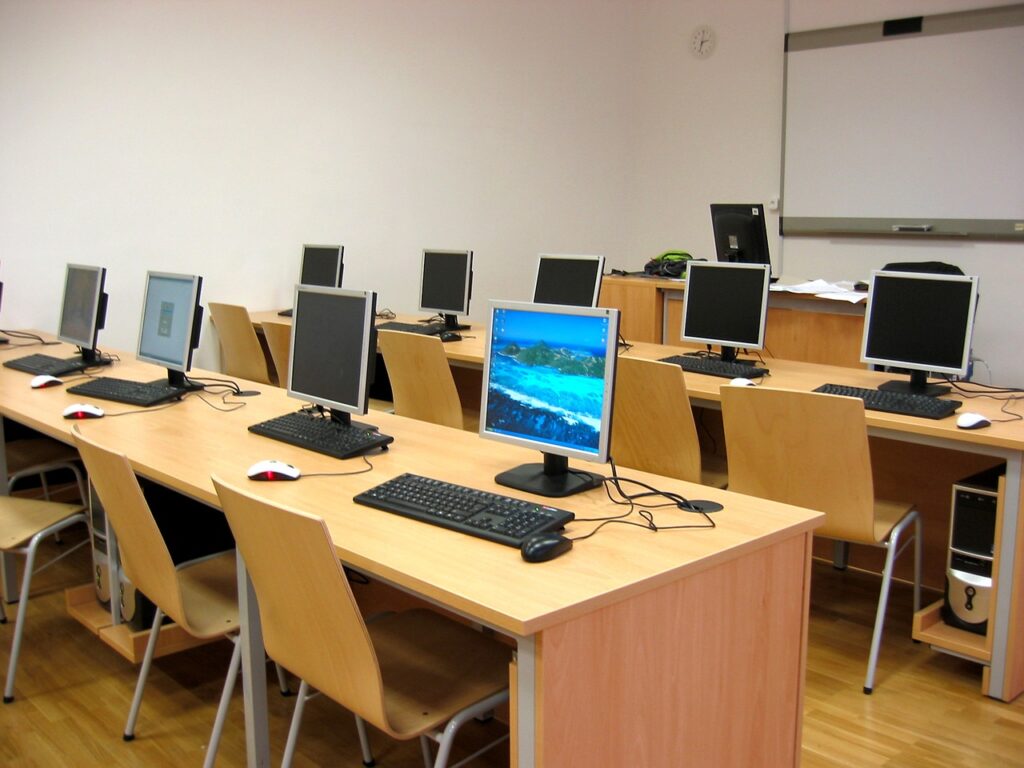 classroom, computer science, computer-1761864.jpg