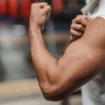 Build Insane Triceps By Doing Skull Crushers - Laz - Tymoff